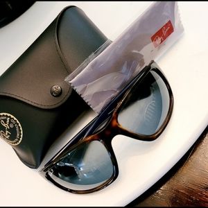 Ray-Ban Rb4300